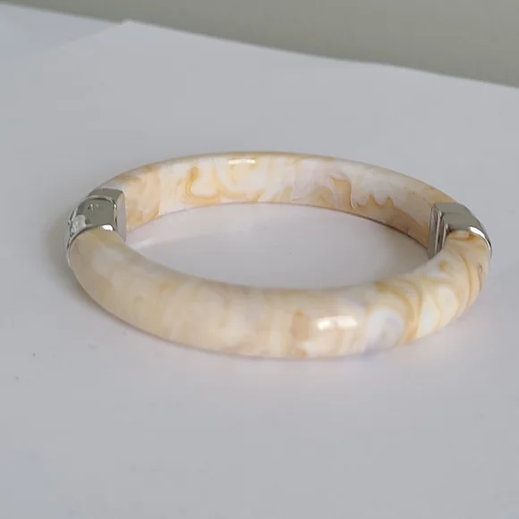 Vintage Boho Cream Chunky Resin Acrylic Hinged Silver Tone Bangle Bracelet - Picture 4 of 13